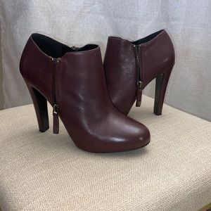 NINE WEST Burgundy size 7 1/2 booties,